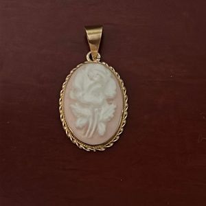 Vintage cameo pendant
